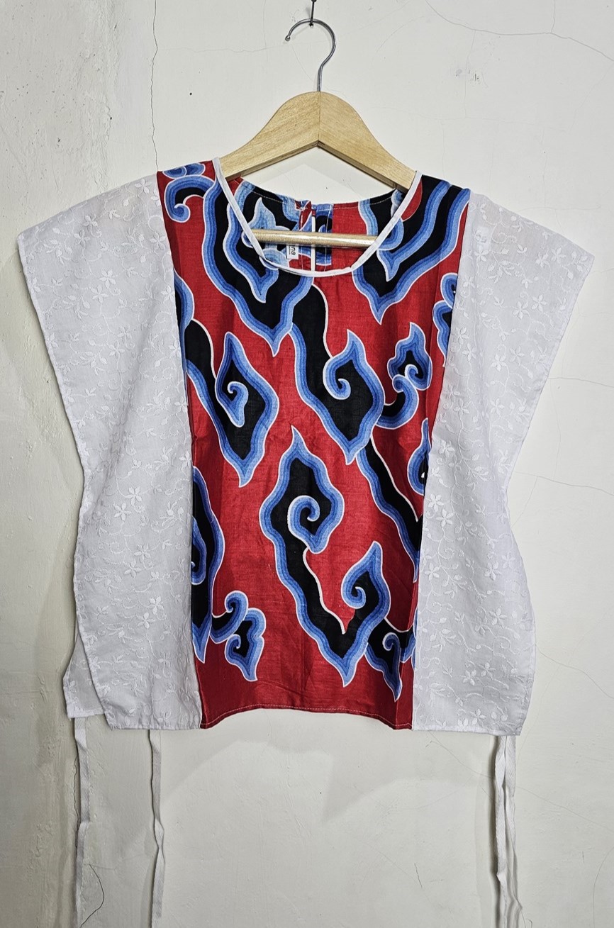 1 Women Outwear – Ombak Merah